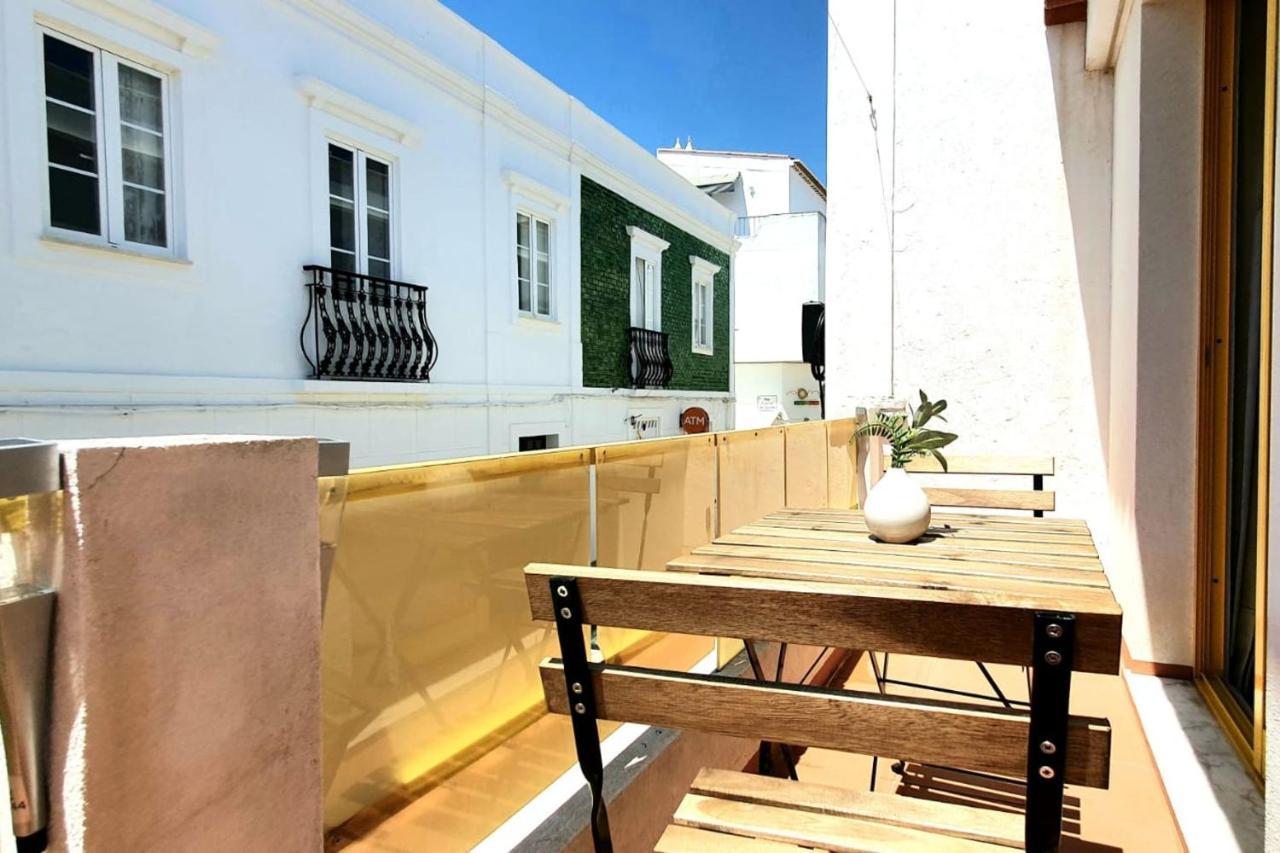 Lovelystay - Yellow Submarine House Lagos Luaran gambar