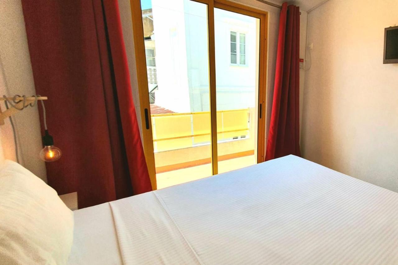 Lovelystay - Yellow Submarine House Lagos Luaran gambar
